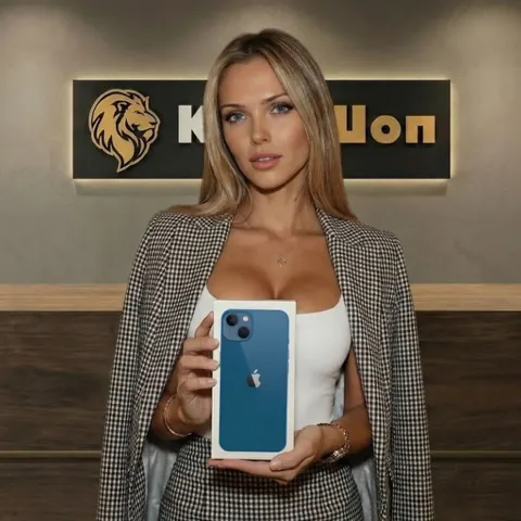 iPhone 13, 256 ГБ, SIM + eSIM, синий — фото товара