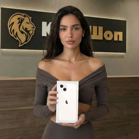 iPhone 13, 256 ГБ, SIM + eSIM, белый — фото товара