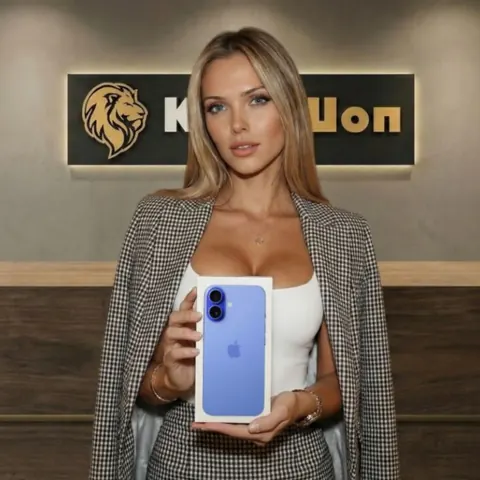 iPhone 16, 128 ГБ, SIM + eSIM, голубой — фото товара