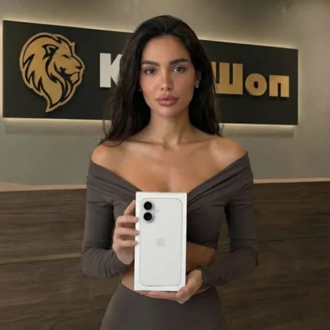 iPhone 16, 128 ГБ, SIM + eSIM, белый — фото товара