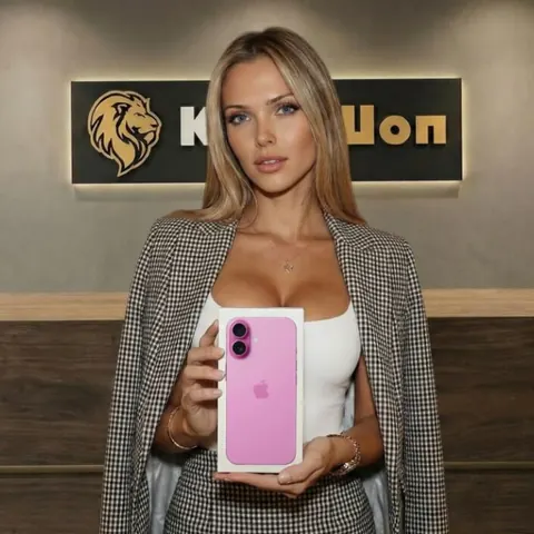 iPhone 16 Plus, 128 ГБ, SIM + eSIM, розовый — фото товара