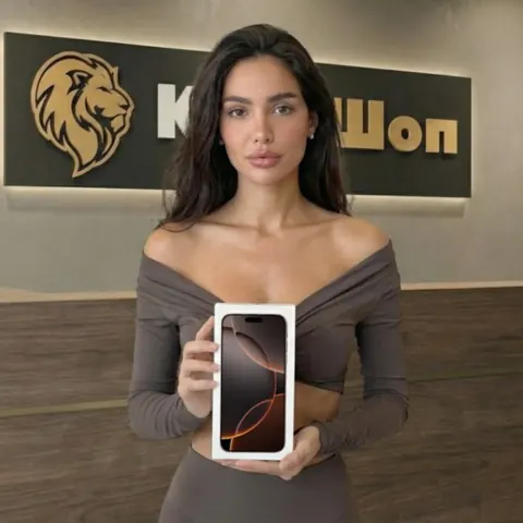 iPhone 16 Pro, 128 ГБ, SIM + eSIM, золотистый — фото товара