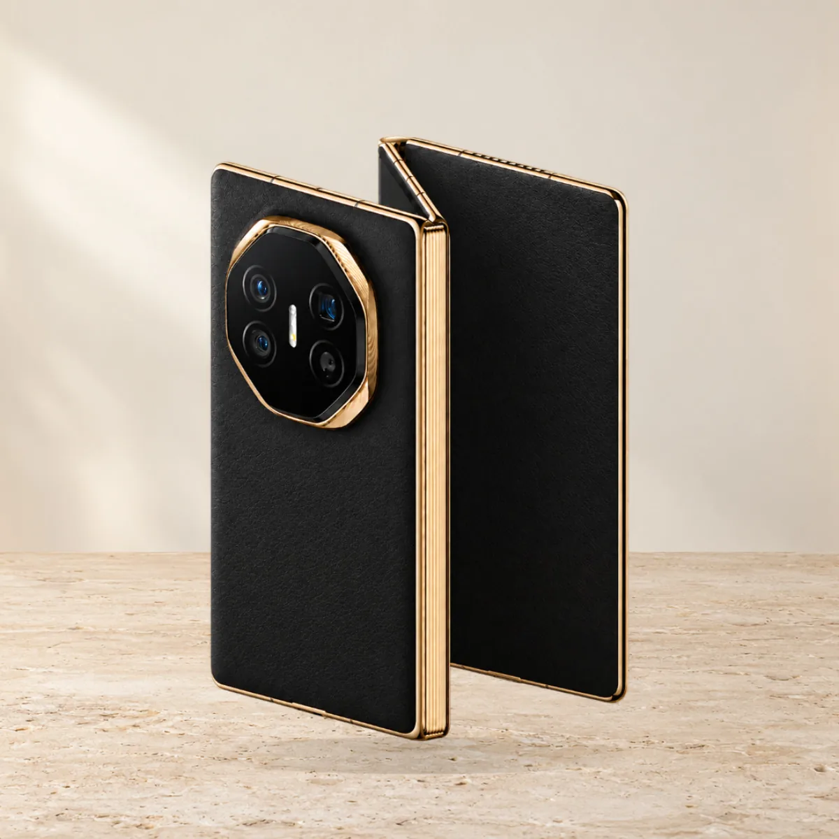 Huawei Mate XT Ultimate Design 16/1TB Black, SIM + eSIM, черный — фото товара
